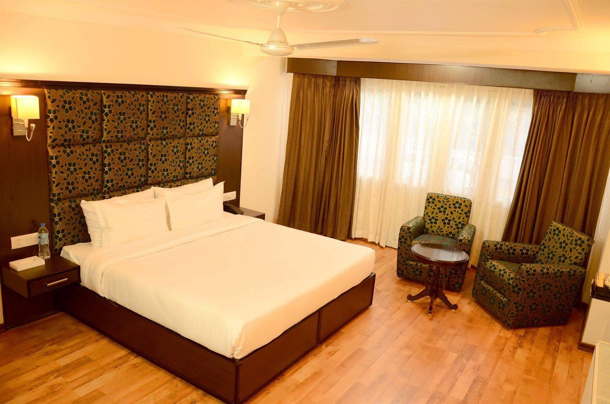 Hotel Pacific Srīnagar Eksteriør billede